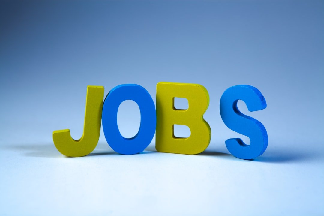 Workers Back AI 'Dividend' as Layoffs Hit Structural Pace