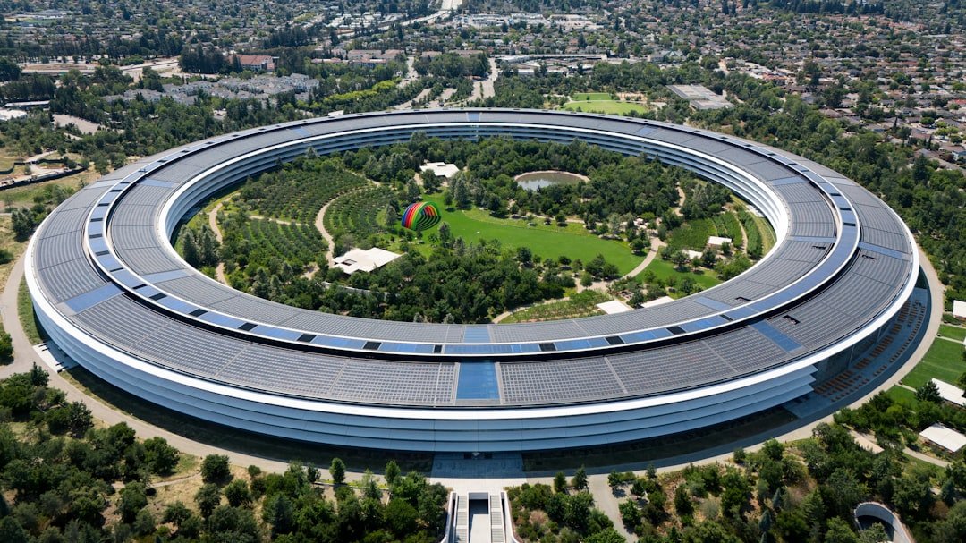 Apple's OpenAI Suit Is a Warning for AI-Lab Job Switchers