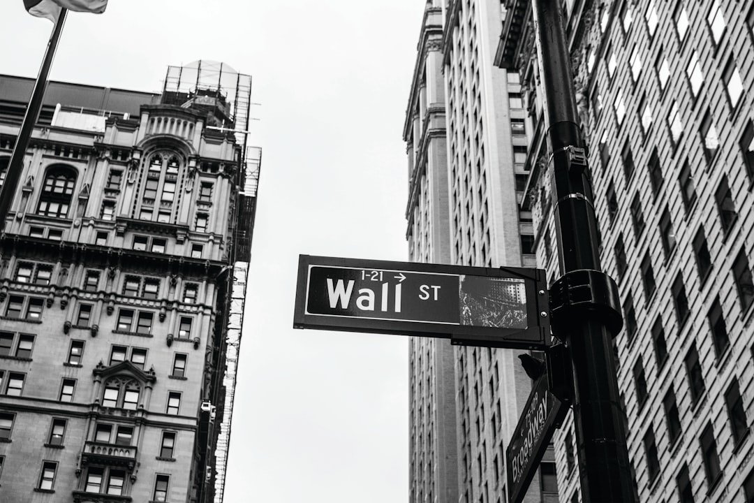 Wall Street Banks Poach Rivals' Bankers for AI Coverage Teams