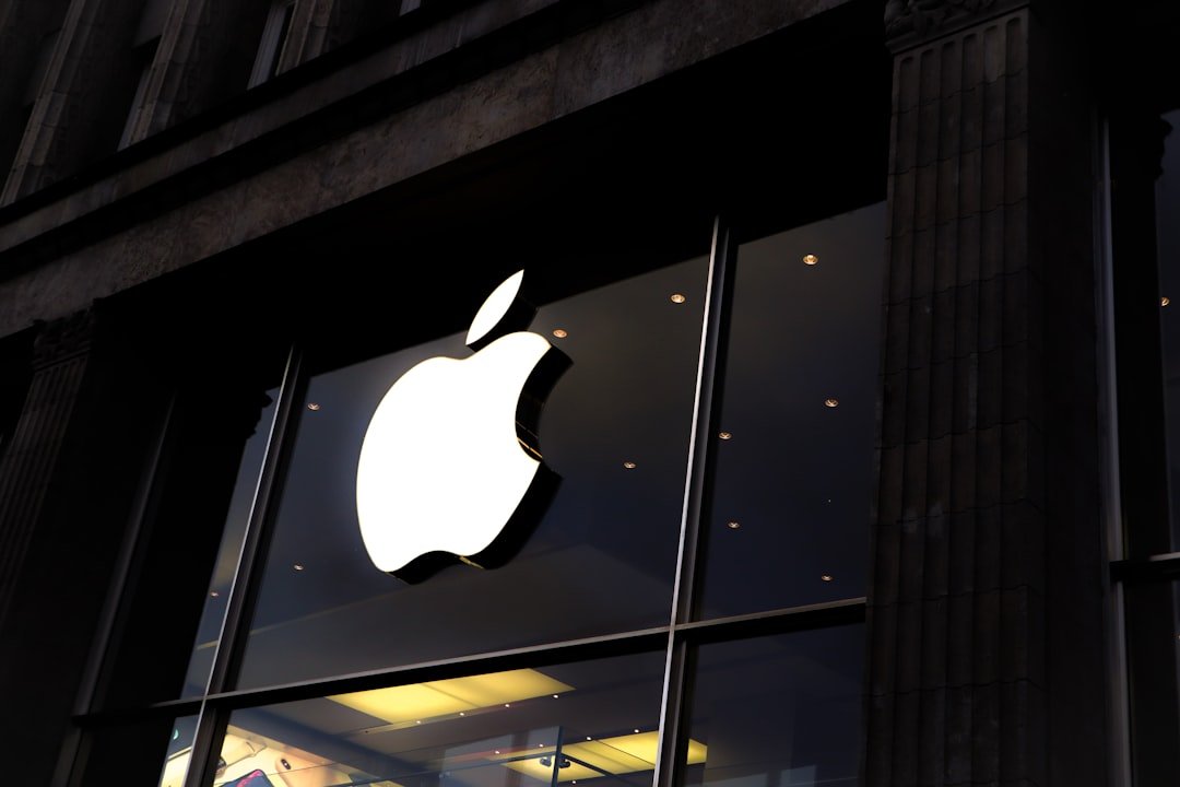 Apple Cuts Over 200 Jobs From Siri and Vision Pro as It Chases AI